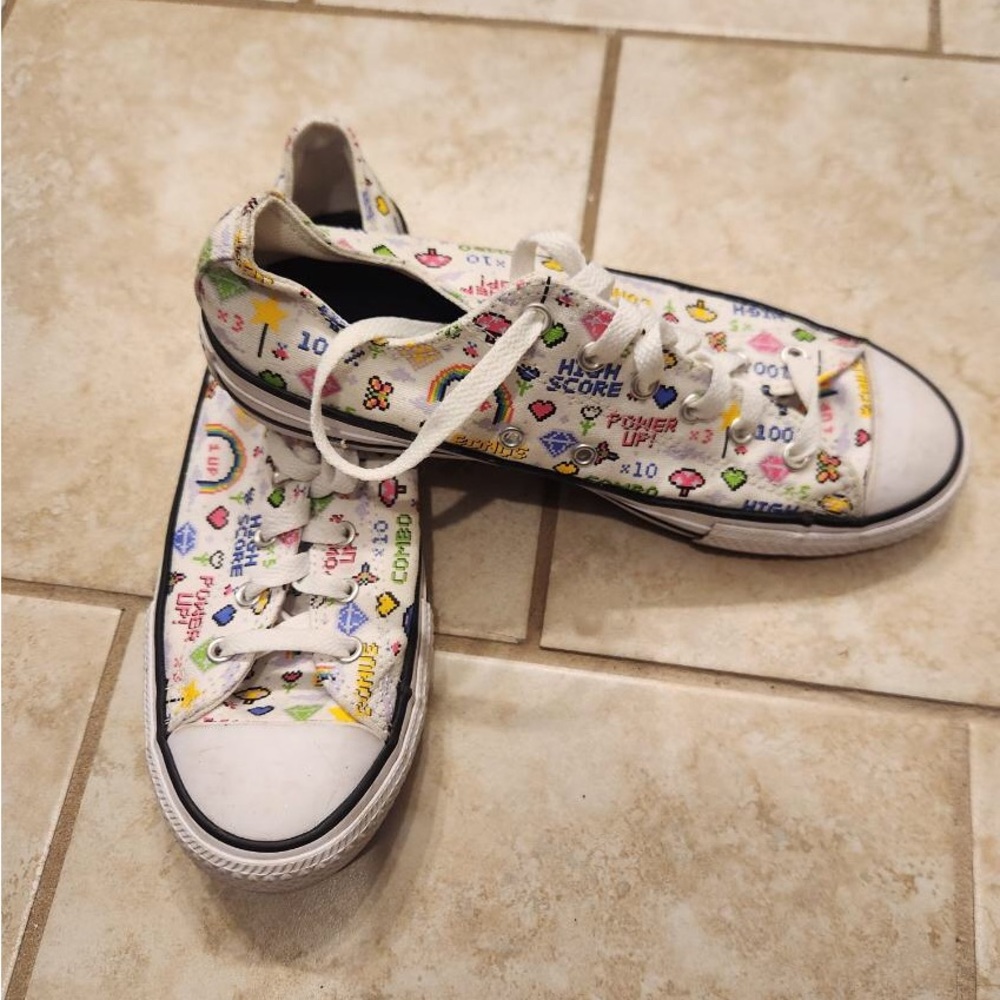 Converse sneakers girls size 6.